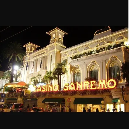 Trilocale Piazza Colombo 아파트 산레모